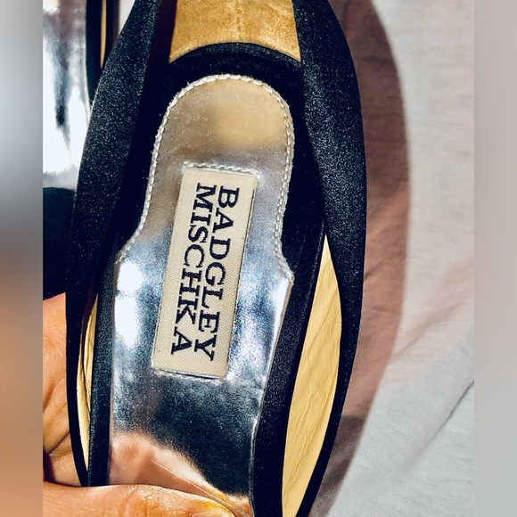 BADGLEY MISCHKA•SIZE-6•BLACK•HEELS•FLORAL ACCENT - Picture 8 of 16